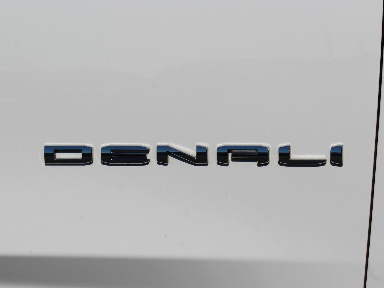 Used 2025 GMC Yukon Denali RWD image 44