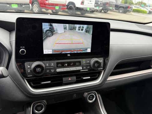 Used 2024 Toyota Grand Highlander AWD image 17