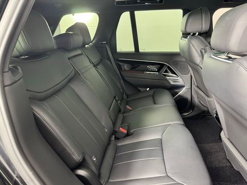 Used 2024 Land Rover Range Rover SE image 4
