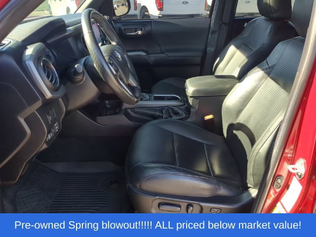 Used 2022 Toyota Tacoma TRD Off-Road w/ TRD Premium Off Road Package AWD/4WD image 24