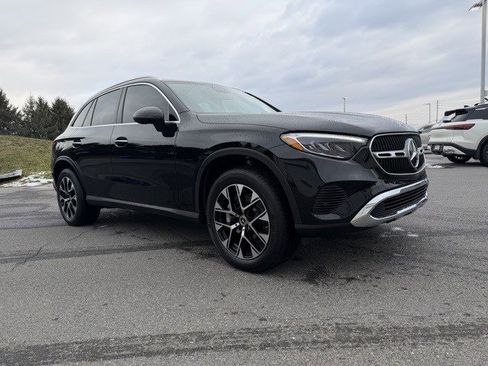 Used 2025 Mercedes-Benz GLC 350e 4MATIC image 9