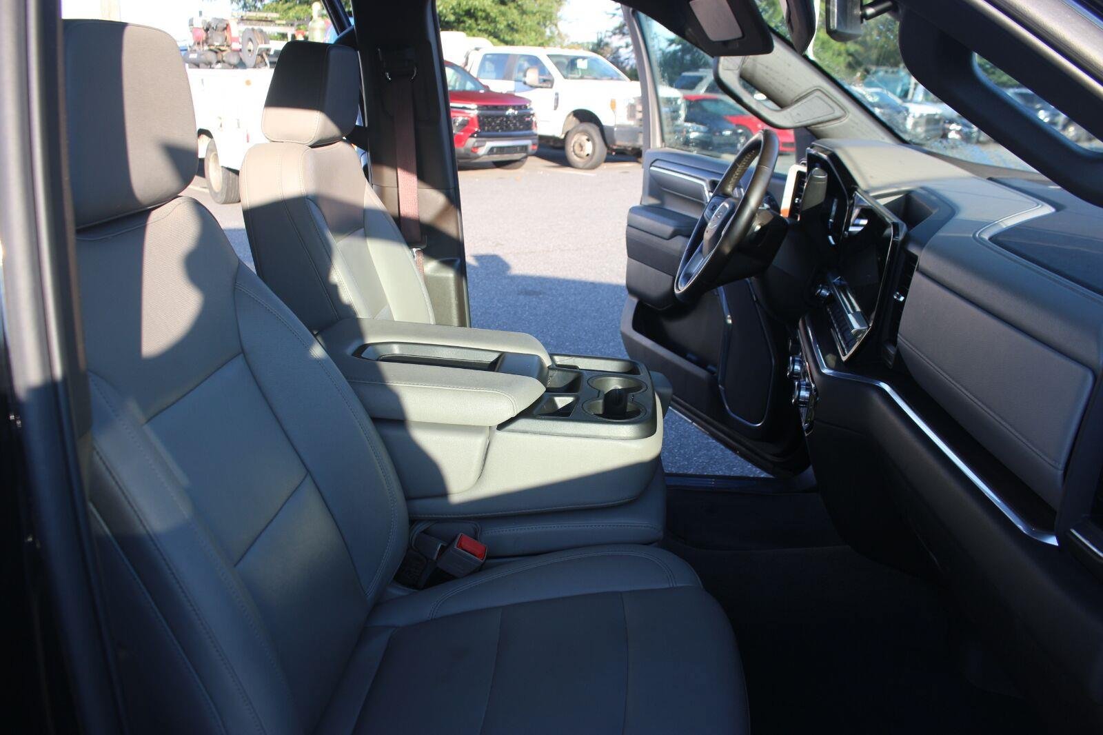 Used 2025 GMC Sierra 1500 SLT AWD/4WD image 32
