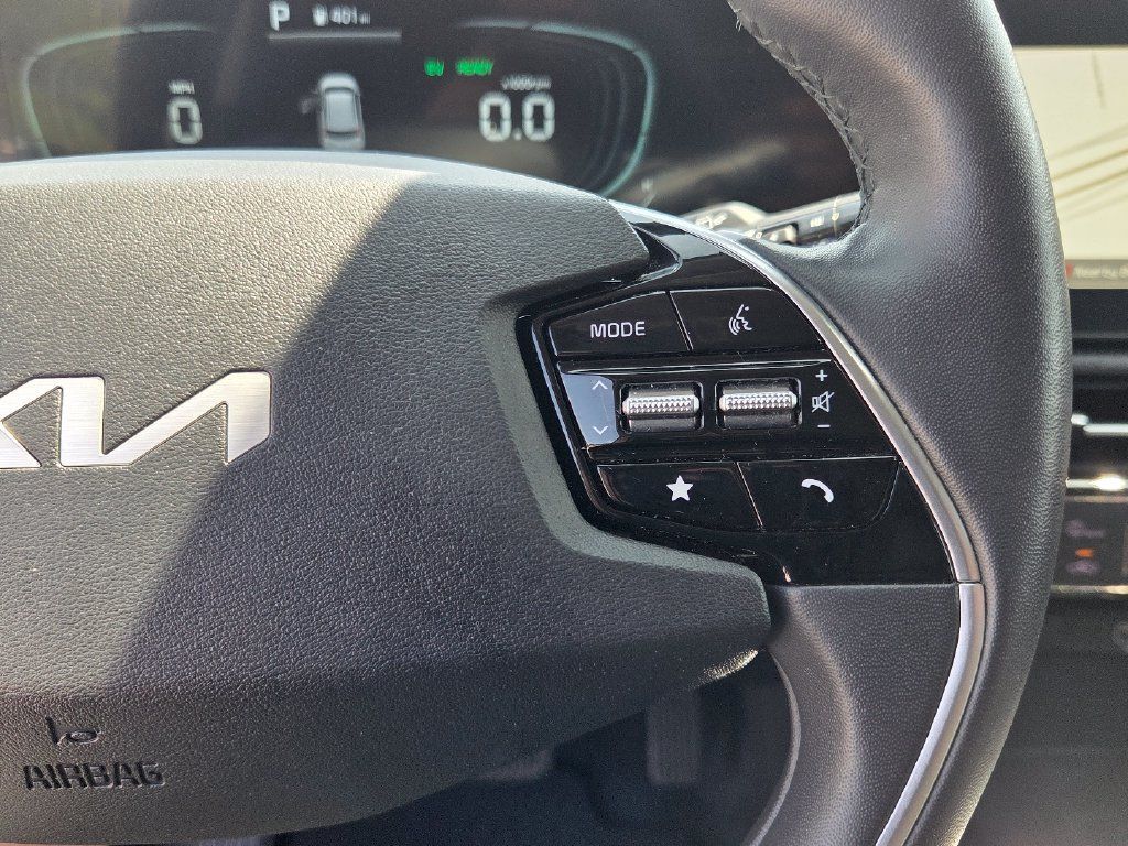 Used 2023 Kia Niro EX w/ EX Cold Weather Package FWD image 22