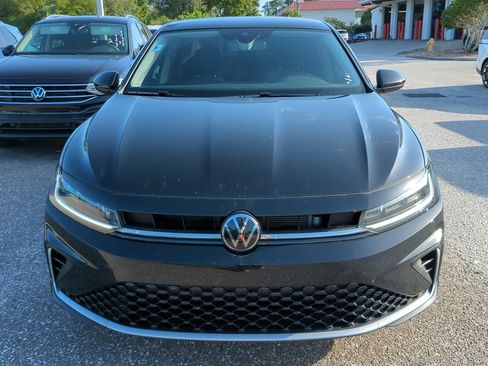 Certified 2025 Volkswagen Jetta SE FWD image 5