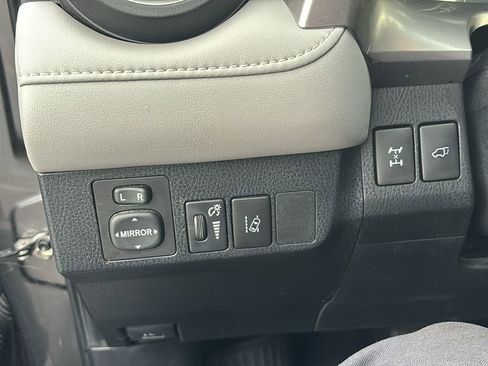 Used 2018 Toyota RAV4 Limited image 15