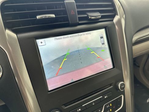 Used 2018 Ford Fusion SE w/ Fusion SE Technology Package image 21