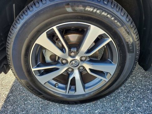 Used 2018 Toyota RAV4 XLE image 17