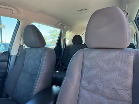 Used 2015 Nissan Rogue S FWD image 11