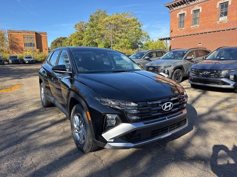 New 2026 Hyundai Tucson SE image 1