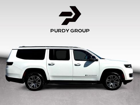Used 2024 Jeep Wagoneer L Series II w/ Flexible Seating Group RWD image 9