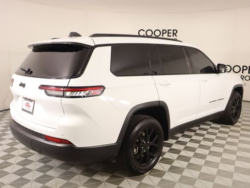 Used 2024 Jeep Grand Cherokee L Laredo RWD image 21