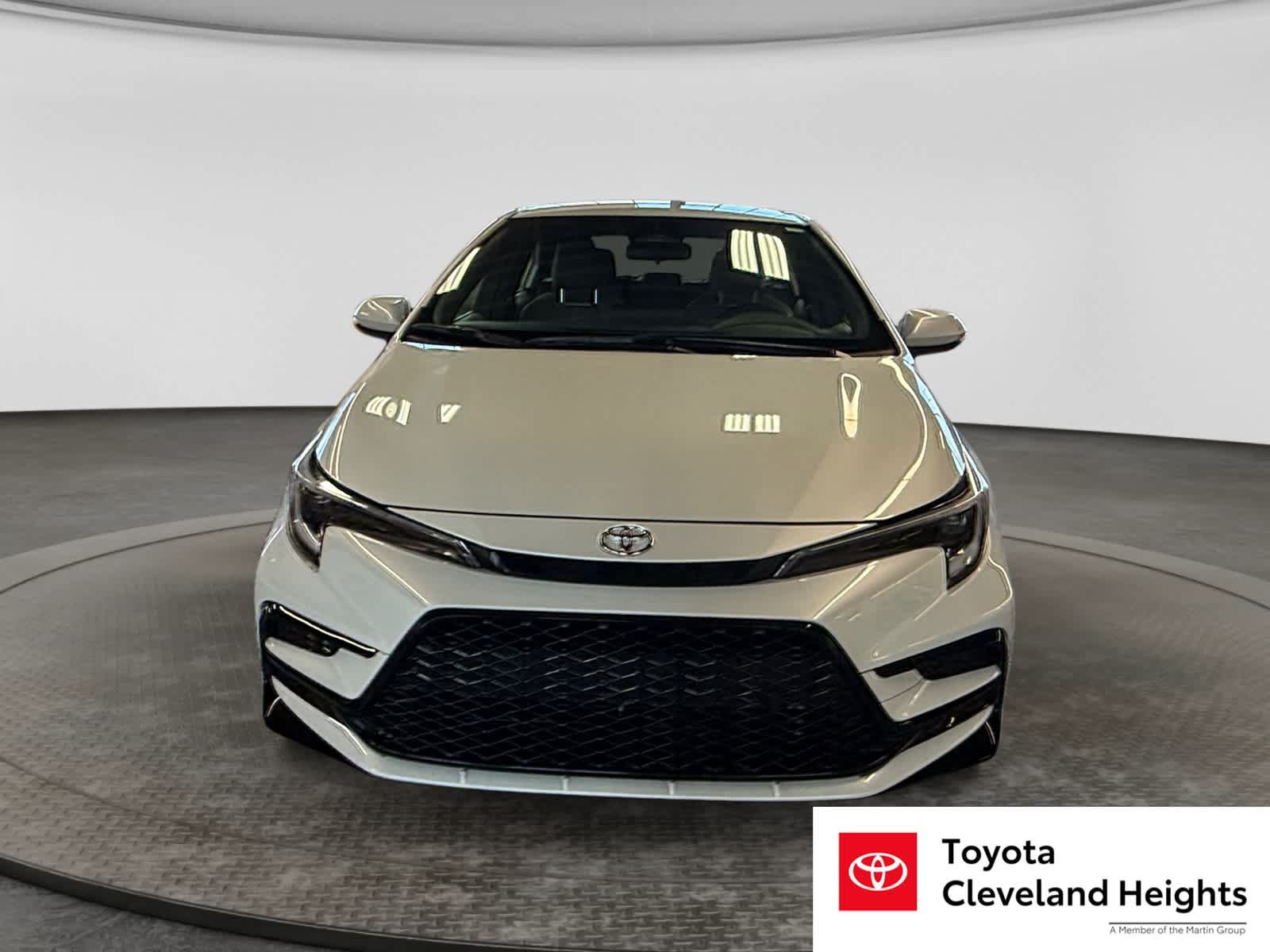 Used 2026 Toyota Corolla SE FWD image 2