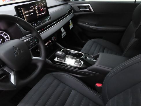 New 2026 Mitsubishi Outlander SE FWD image 17