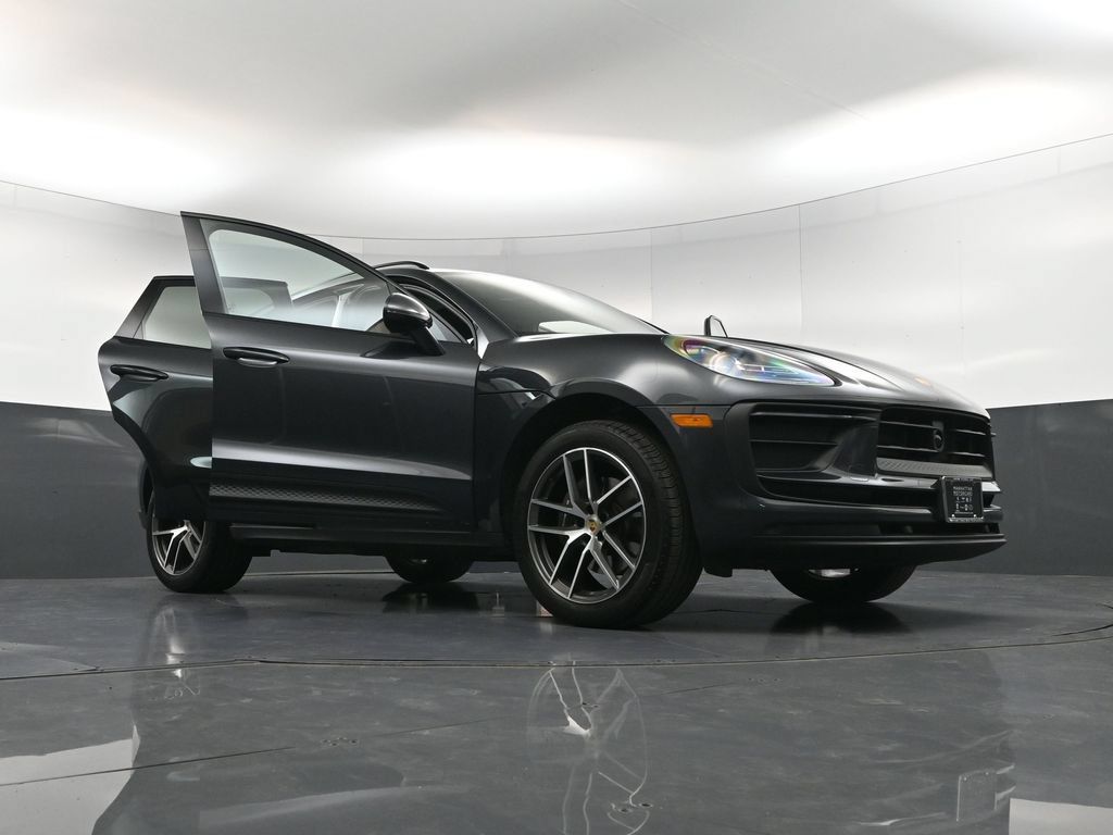 Certified 2026 Porsche Macan AWD/4WD image 37