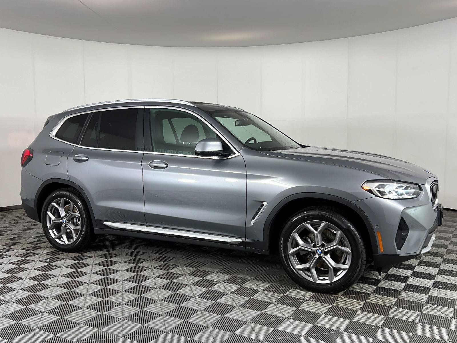 Used 2023 BMW X3 xDrive30i w/ Premium Package AWD/4WD image 3