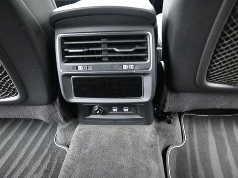 Used 2019 Audi Q8 Premium Plus w/ Premium Plus AWD/4WD image 24