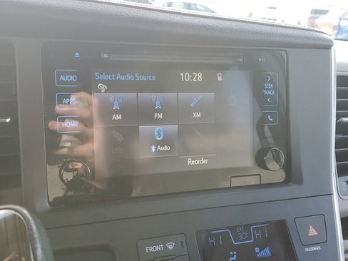 Used 2015 Toyota Sienna XLE image 16