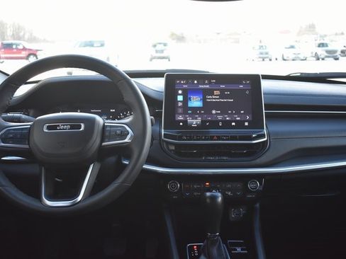 Used 2023 Jeep Compass Limited image 35