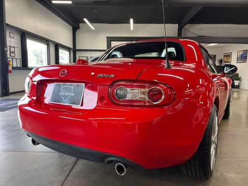 Used 2011 MAZDA MX-5 Miata Grand Touring w/ Premium Pkg RWD image 25