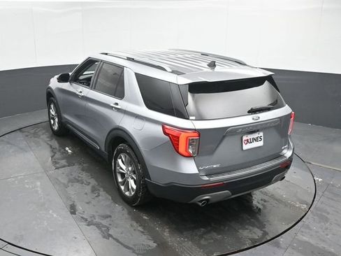 Used 2022 Ford Explorer Limited w/ Equipment Group 301A AWD/4WD image 40