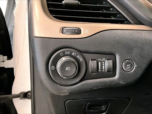 Used 2018 Jeep Cherokee Limited w/ Luxury Group AWD/4WD image 31