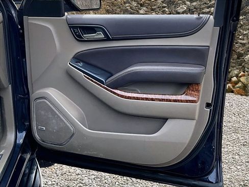 Used 2020 Chevrolet Suburban Premier image 17