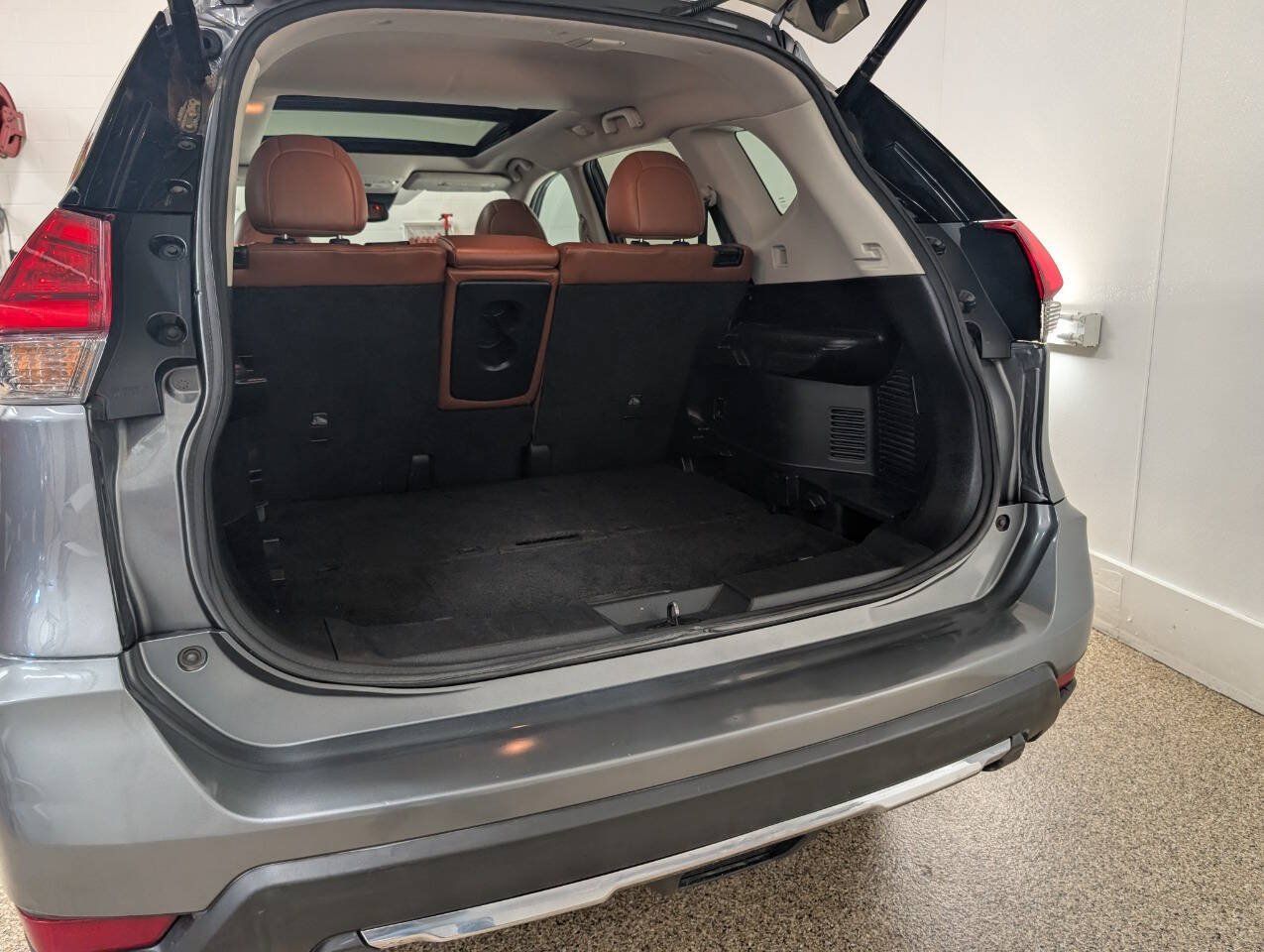 Used 2017 Nissan Rogue AWD image 16