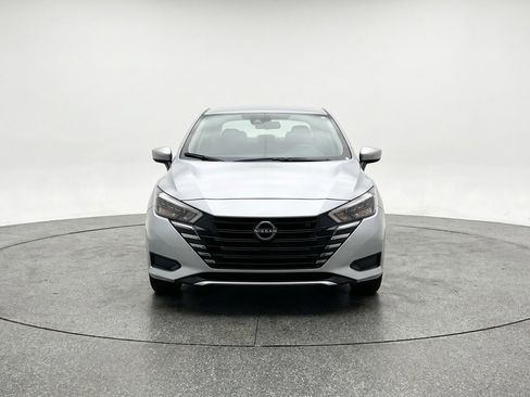 Used 2025 Nissan Versa SV image 2