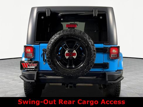 Used 2017 Jeep Wrangler Unlimited Sahara AWD/4WD image 5
