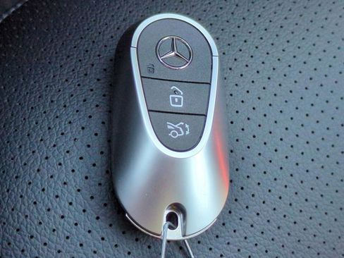 Used 2026 Mercedes-Benz GLC 300 image 28