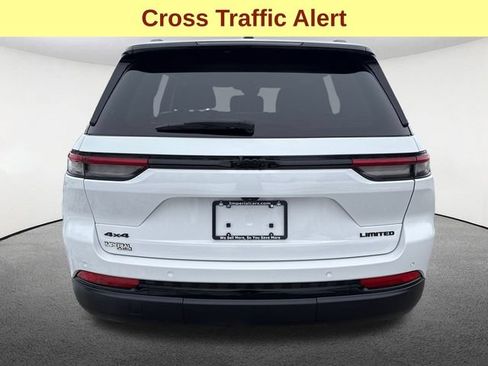 Used 2023 Jeep Grand Cherokee Limited w/ Black Appearance Package AWD/4WD image 11