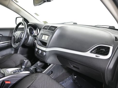 Used 2020 Dodge Journey SE w/ Blacktop Package FWD image 11