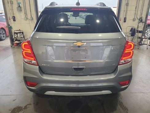 Used 2019 Chevrolet Trax LT w/ LT Convenience Package FWD image 4