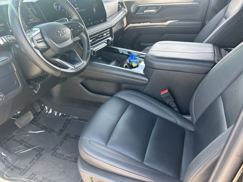 Certified 2025 Chevrolet Suburban Z71 AWD/4WD image 27