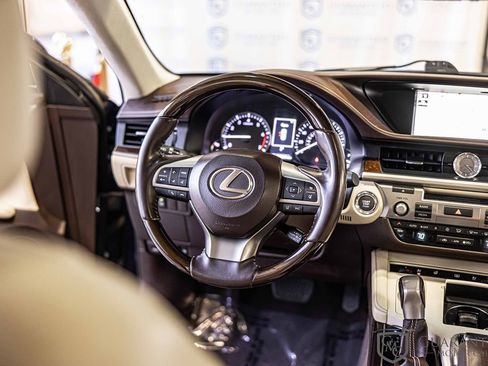 Used 2017 Lexus ES 350 w/ Luxury Package image 39