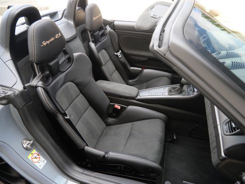 Used 2024 Porsche 718 Boxster Spyder RS RWD image 25