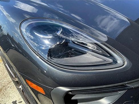 Used 2023 Porsche Macan image 18