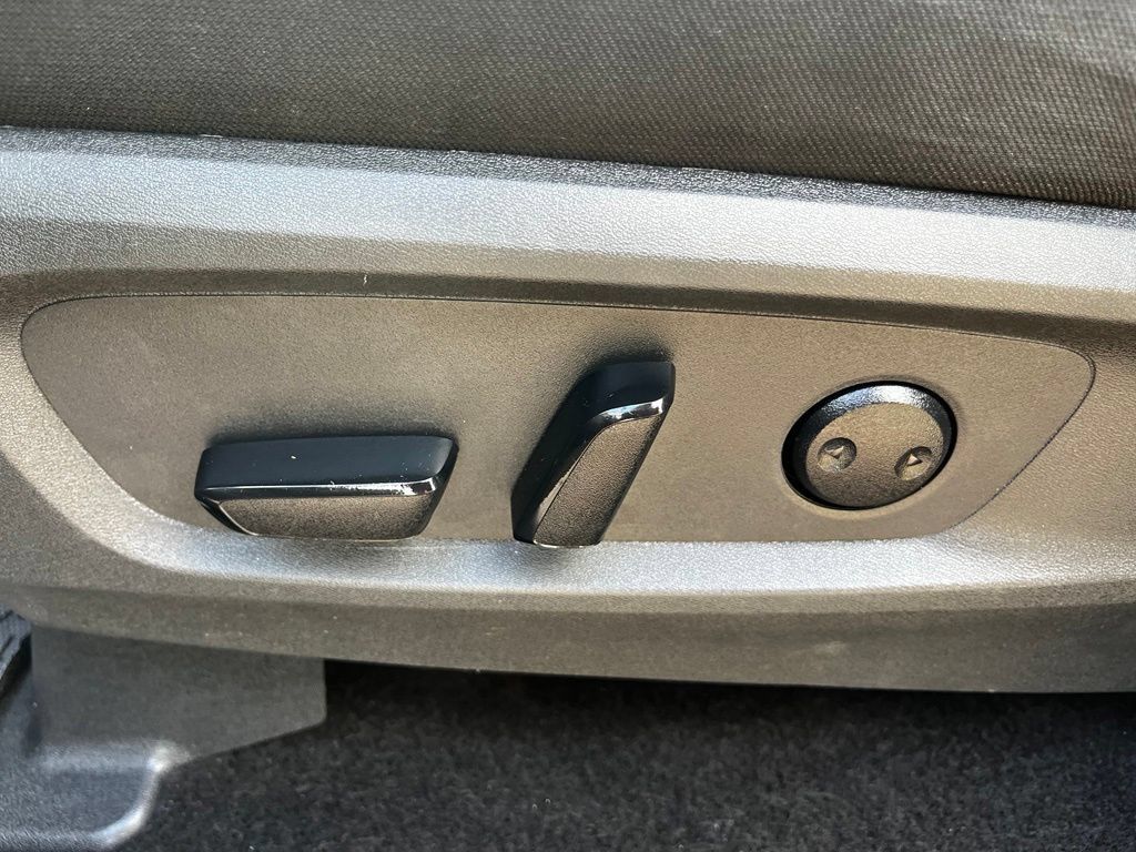 Used 2025 Nissan Pathfinder SV AWD/4WD image 10