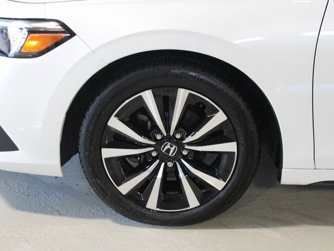 Used 2024 Honda Civic EX-L image 6