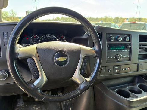 Used 2019 Chevrolet Express 3500 w/ Driver Convenience Package image 4