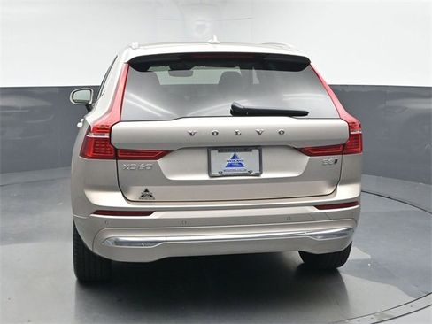 Used 2023 Volvo XC60 B5 Plus image 7