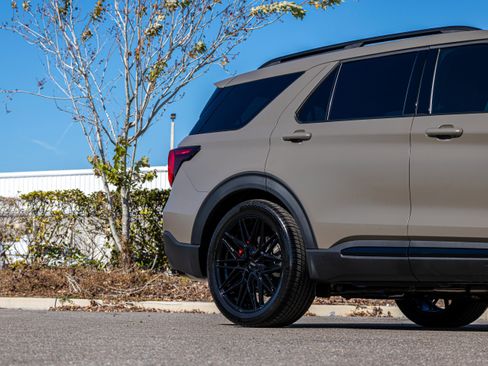 New 2026 Ford Explorer ST w/ Sun And Sound Package image 24