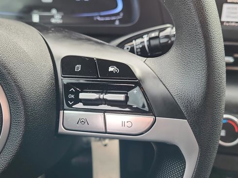 Used 2024 Hyundai Elantra SE image 11