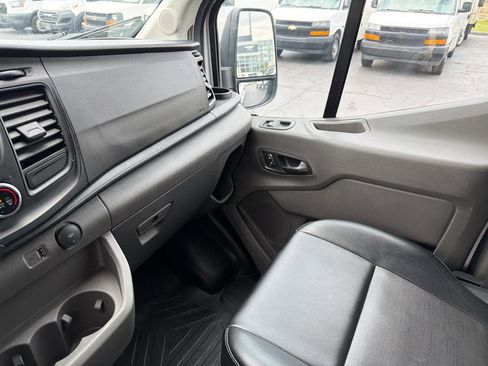 Used 2024 Ford Transit 250 148 Medium Roof RWD image 17