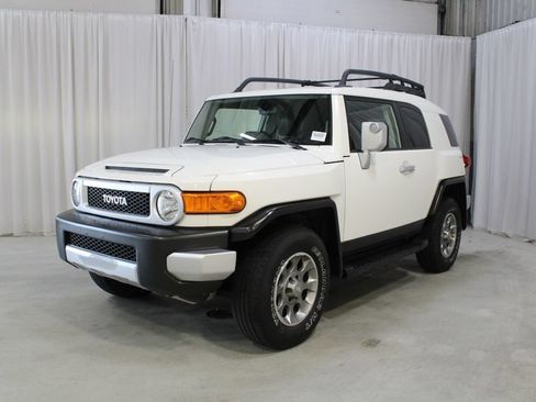 Used 2013 Toyota FJ Cruiser 4WD w/ Upgrade Pkg image 35