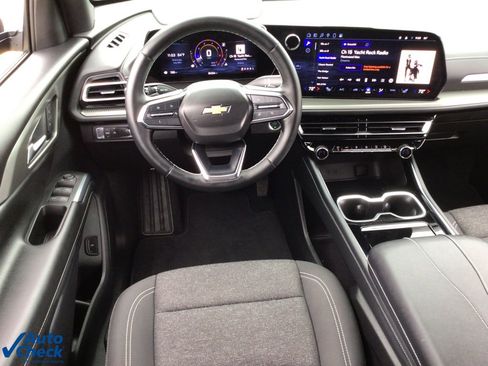 Used 2024 Chevrolet Traverse LS image 21