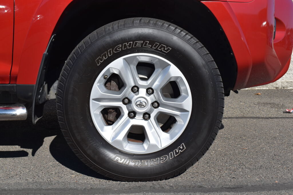 Certified 2018 Toyota 4Runner SR5 Premium AWD/4WD image 28