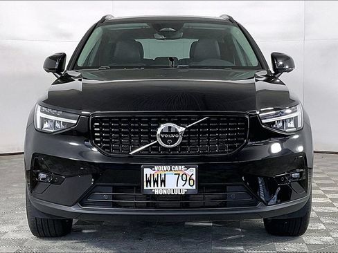 Used 2023 Volvo XC40 B5 Ultimate w/ Protection Package Premier AWD/4WD image 2