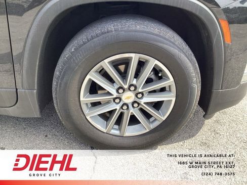 Used 2023 Chevrolet Traverse LT image 9