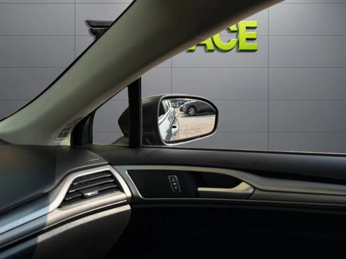 Used 2019 Ford Fusion SE FWD image 31